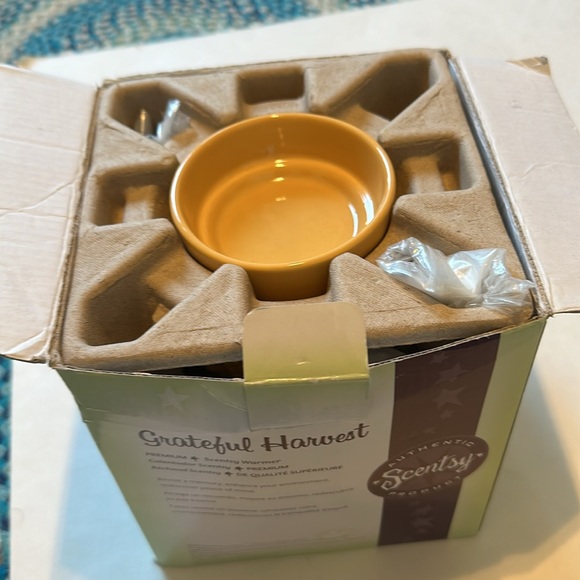 Scentsy Grateful Harvest Premium Wax Warmer - Picture 12 of 14